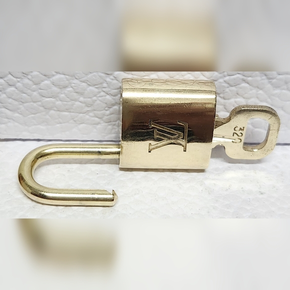 Louis Vuitton #320 Lock & Key (25) - Picture 6 of 10